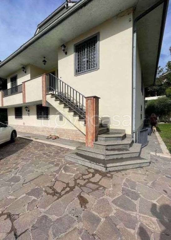 casa indipendente in vendita a Castelnuovo di Porto