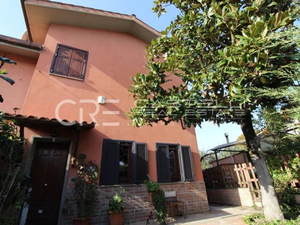 casa indipendente in vendita a Castelnuovo di Porto