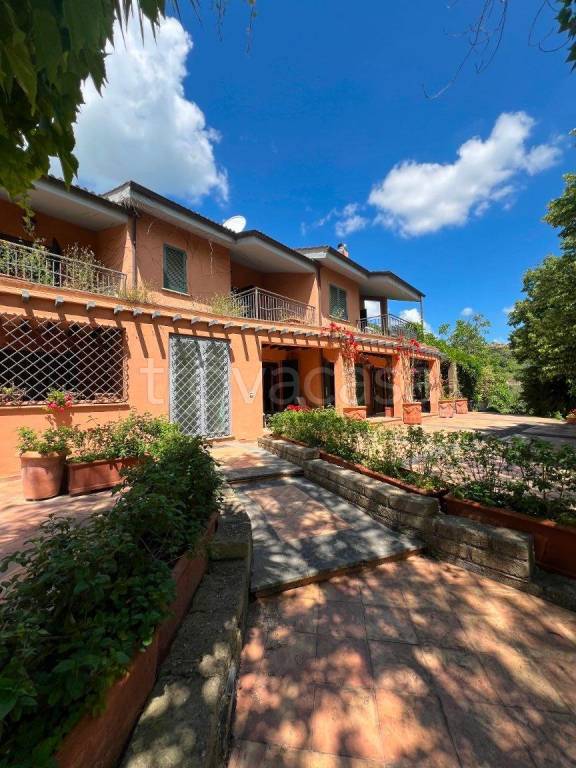 casa indipendente in vendita a Castelnuovo di Porto