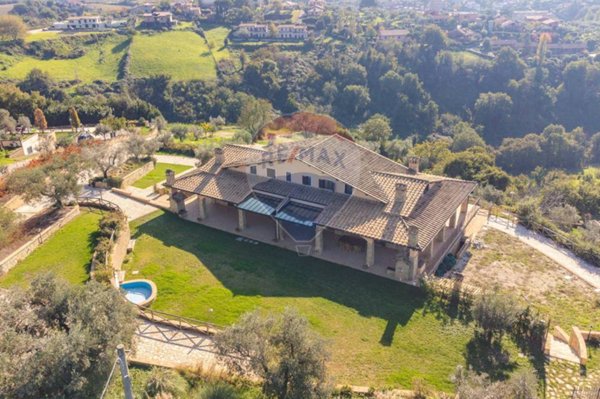 villa in vendita a Castelnuovo di Porto