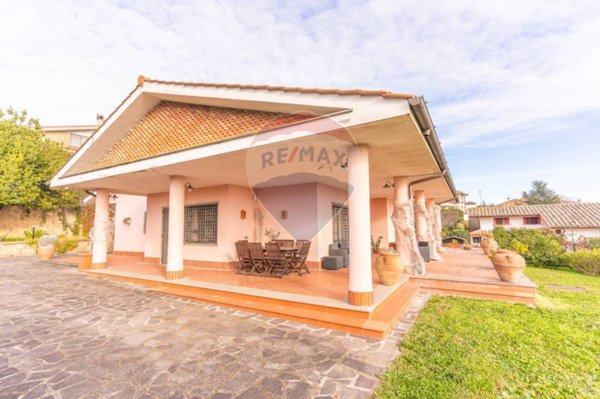 casa indipendente in vendita a Castelnuovo di Porto