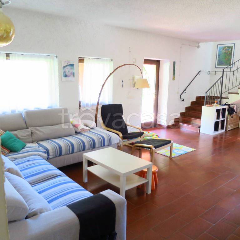casa indipendente in vendita a Castelnuovo di Porto