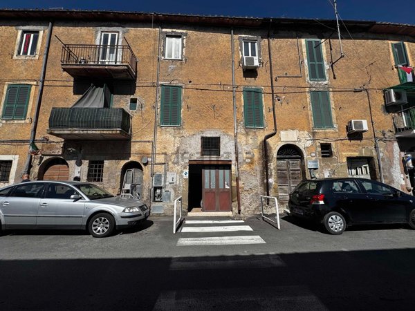 locale commerciale in vendita a Castelnuovo di Porto