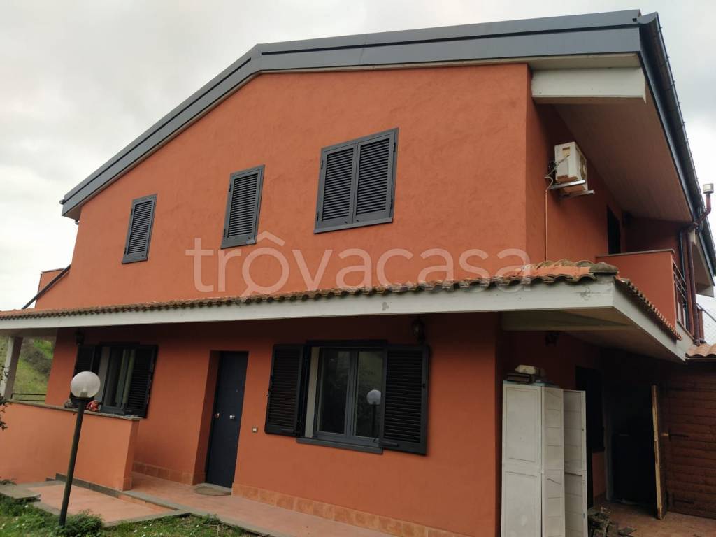 casa indipendente in vendita a Castelnuovo di Porto