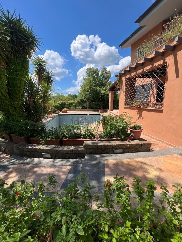 casa indipendente in vendita a Castelnuovo di Porto