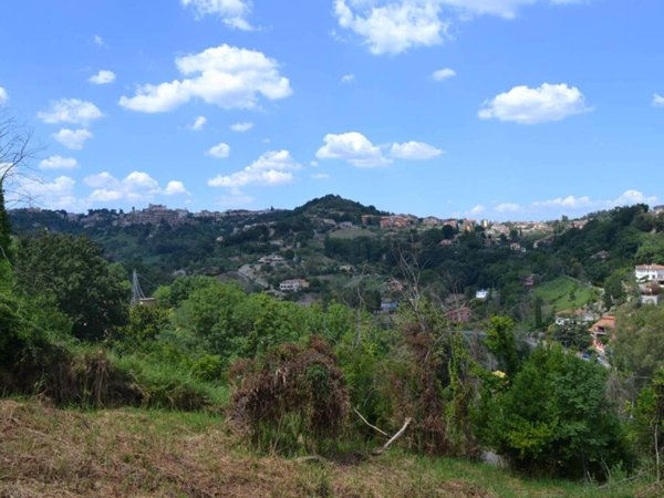 casa indipendente in vendita a Castelnuovo di Porto