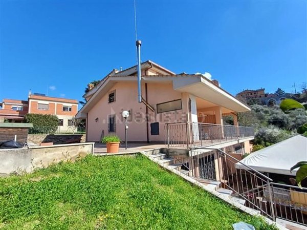 casa indipendente in vendita a Castelnuovo di Porto