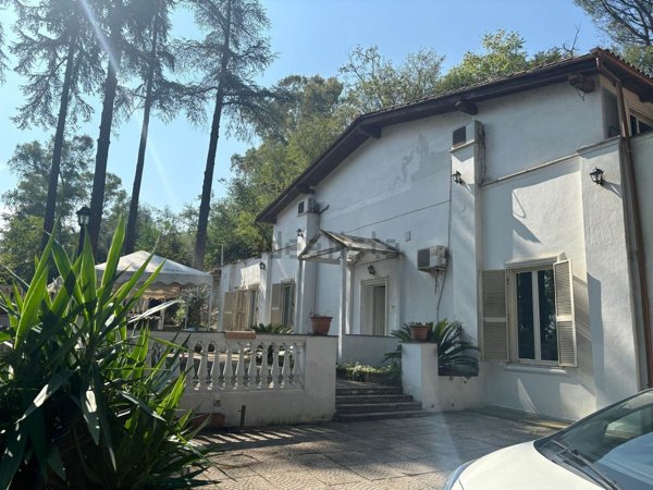 casa indipendente in vendita a Castelnuovo di Porto