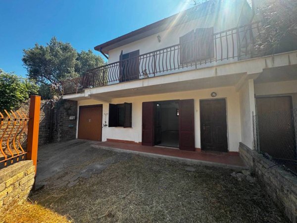 casa indipendente in vendita a Castelnuovo di Porto