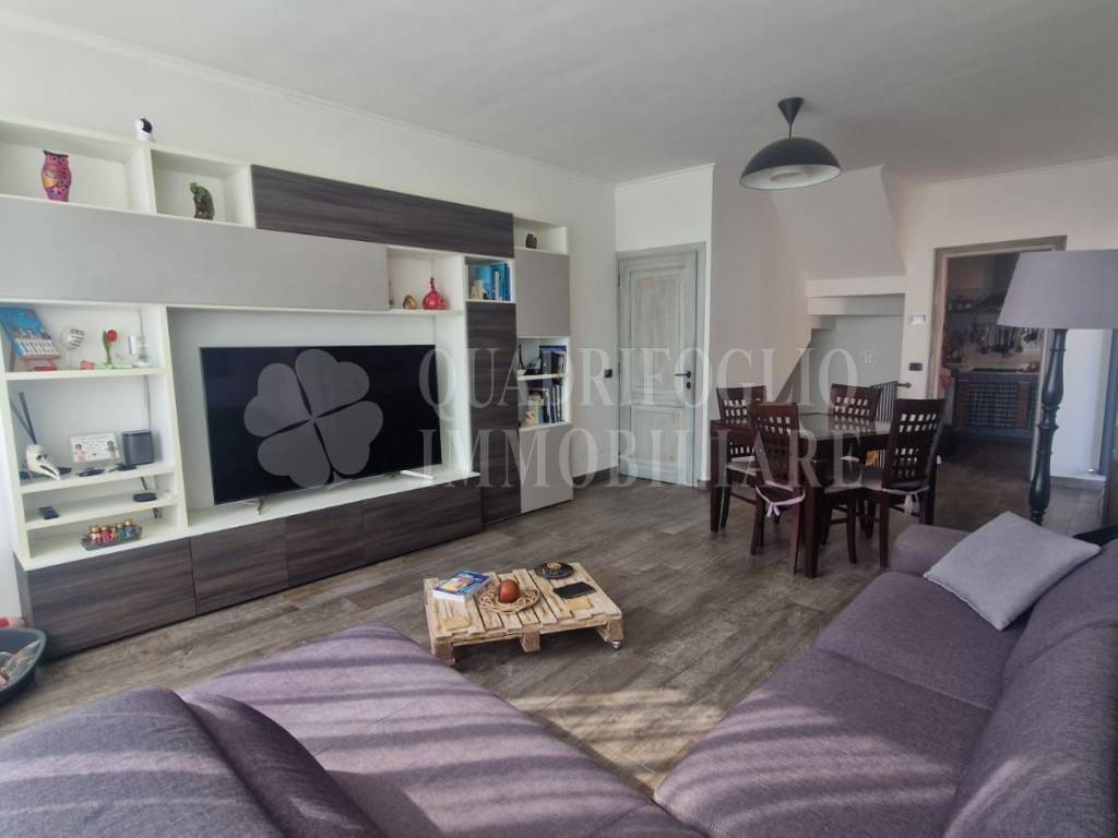 casa indipendente in vendita a Castelnuovo di Porto
