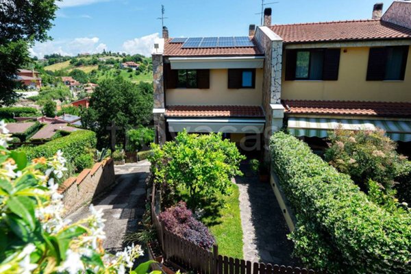 casa indipendente in vendita a Castelnuovo di Porto