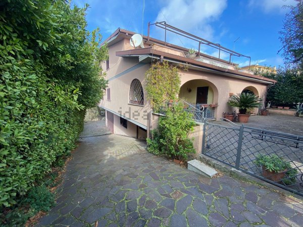 casa indipendente in vendita a Castelnuovo di Porto
