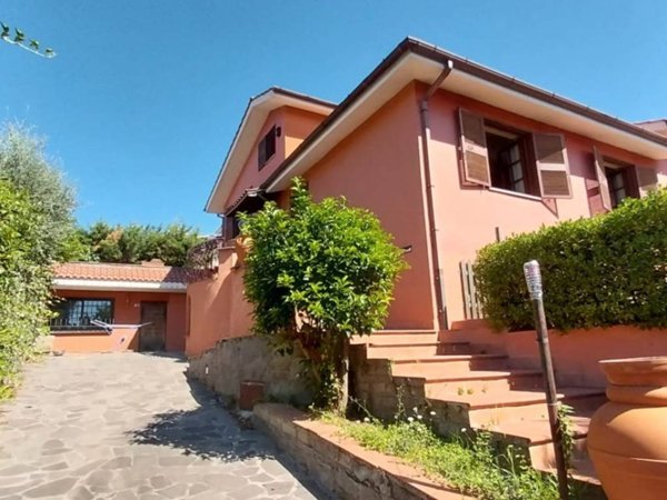 casa indipendente in vendita a Castelnuovo di Porto