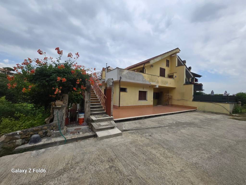 casa indipendente in vendita a Castelnuovo di Porto