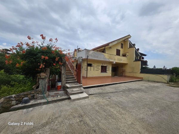 casa indipendente in vendita a Castelnuovo di Porto
