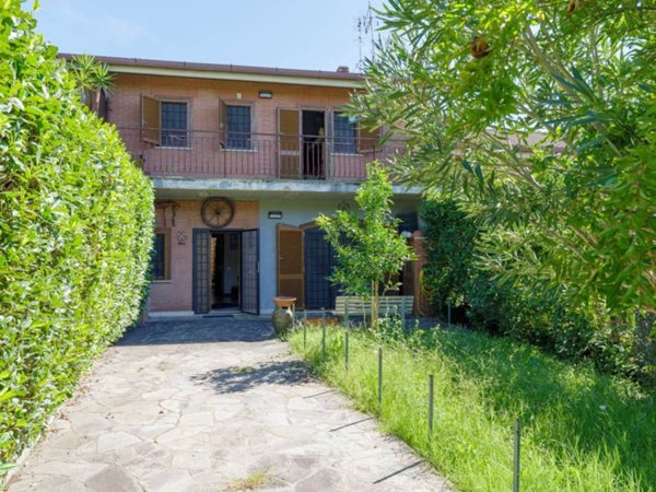 casa indipendente in vendita a Castelnuovo di Porto