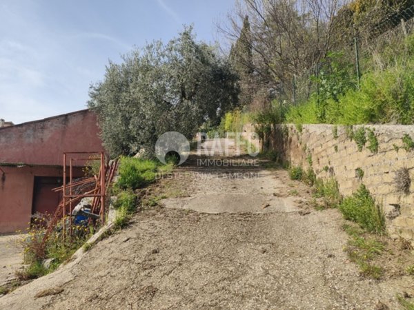 locale di sgombero in vendita a Castelnuovo di Porto