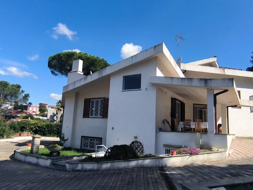 casa indipendente in vendita a Castelnuovo di Porto in zona Montelungo