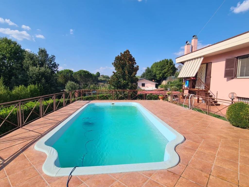 casa indipendente in vendita a Castelnuovo di Porto
