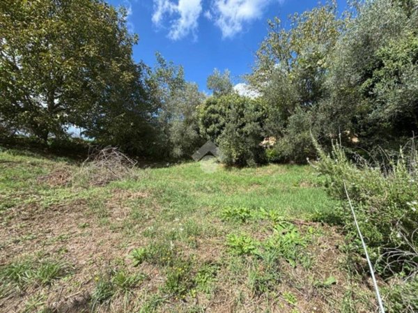 terreno edificabile in vendita a Castelnuovo di Porto