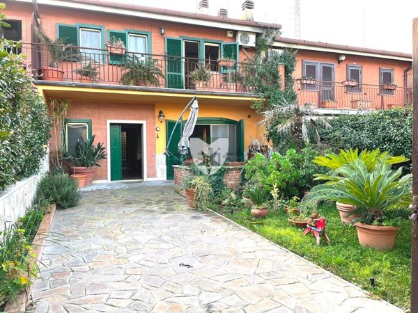 casa indipendente in vendita a Castelnuovo di Porto