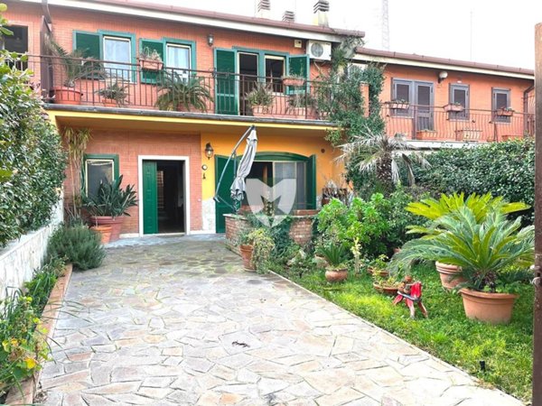 casa indipendente in vendita a Castelnuovo di Porto