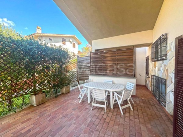 casa indipendente in vendita a Castelnuovo di Porto