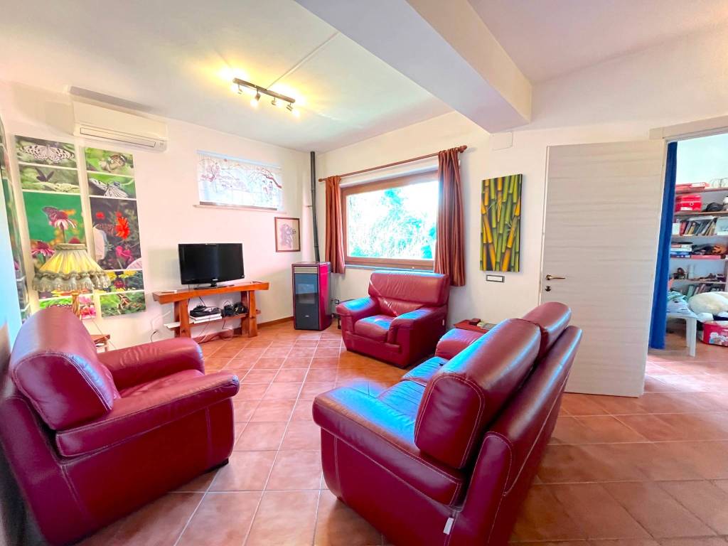 casa indipendente in vendita a Castelnuovo di Porto