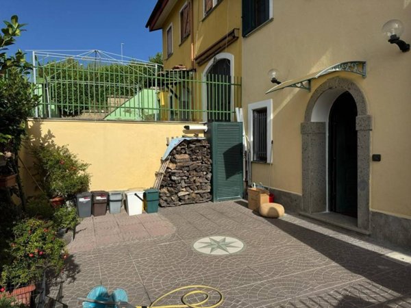 casa indipendente in vendita a Castelnuovo di Porto