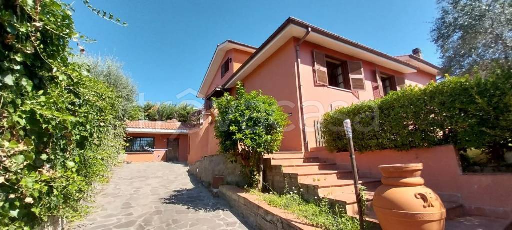 casa indipendente in vendita a Castelnuovo di Porto