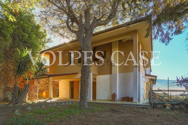 casa indipendente in vendita a Castelnuovo di Porto