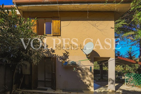 casa indipendente in vendita a Castelnuovo di Porto