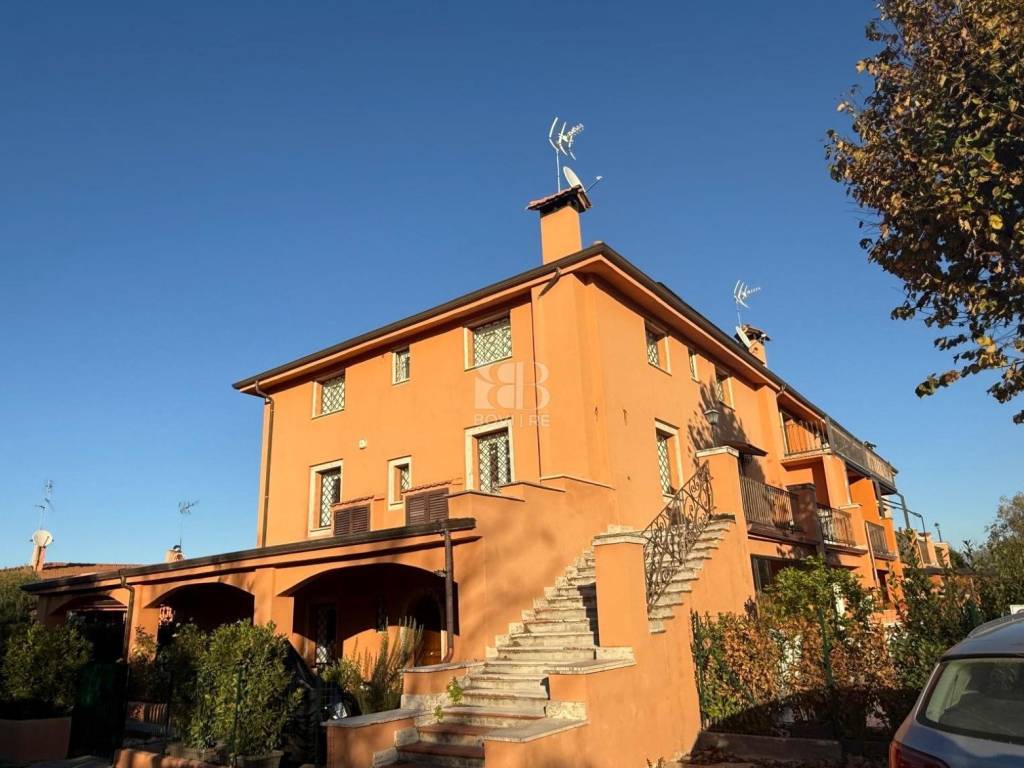 casa indipendente in vendita a Castelnuovo di Porto