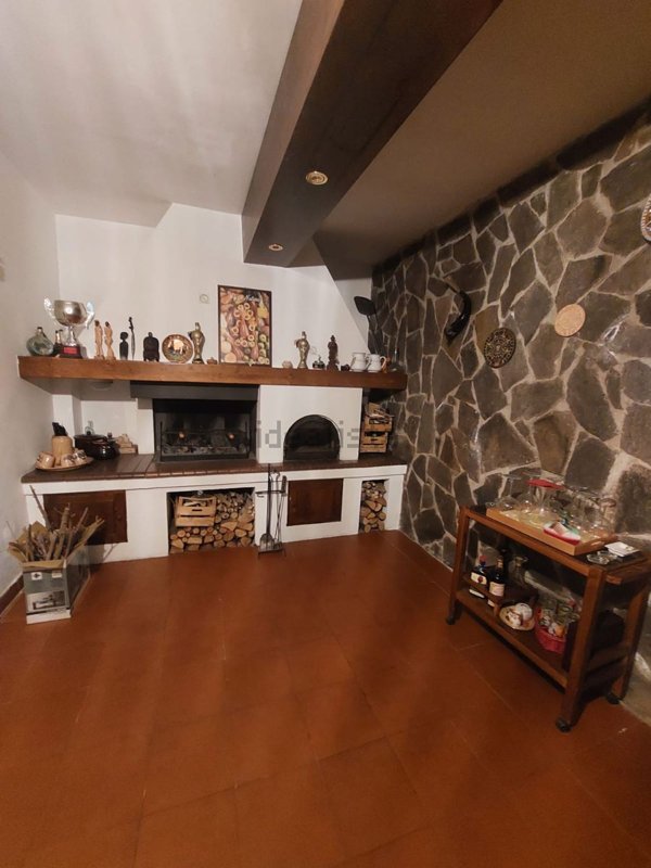 casa indipendente in vendita a Castelnuovo di Porto