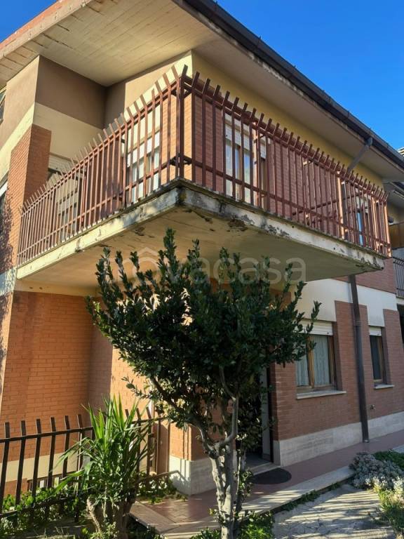 casa indipendente in vendita a Castelnuovo di Porto