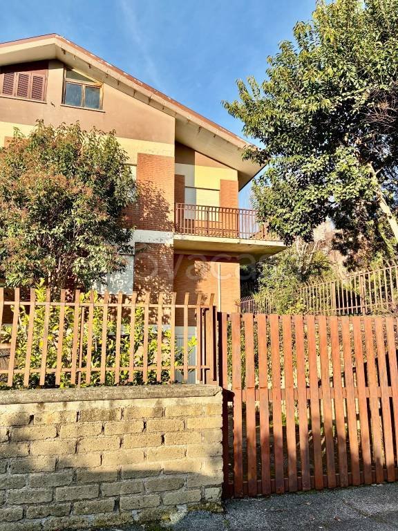 casa indipendente in vendita a Castelnuovo di Porto