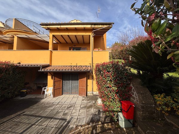 casa indipendente in vendita a Castelnuovo di Porto