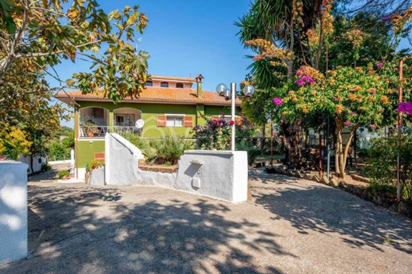 casa indipendente in vendita a Castelnuovo di Porto