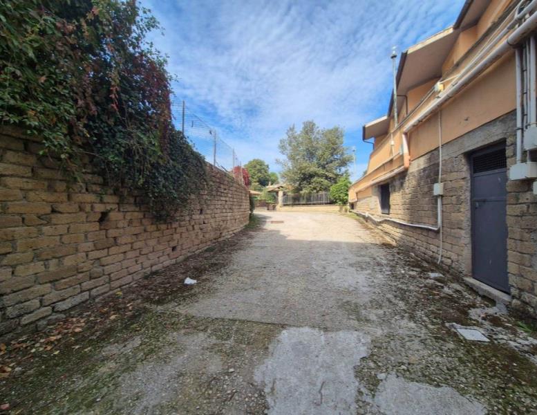 locale commerciale in vendita a Castelnuovo di Porto in zona Pontestorto