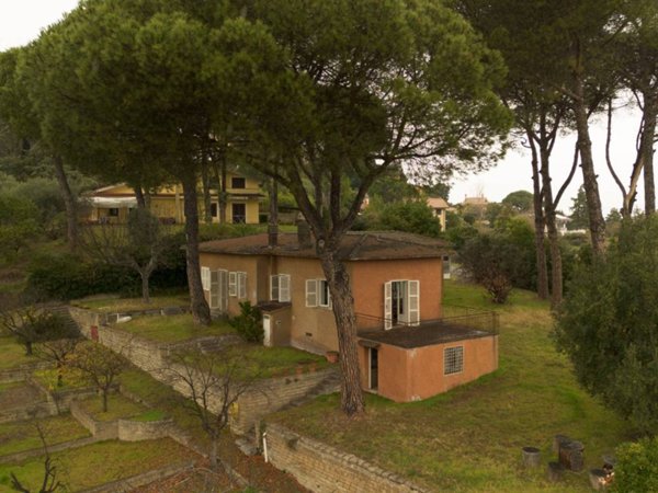 casa indipendente in vendita a Castelnuovo di Porto