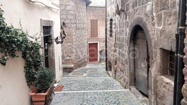 locale commerciale in vendita a Castelnuovo di Porto