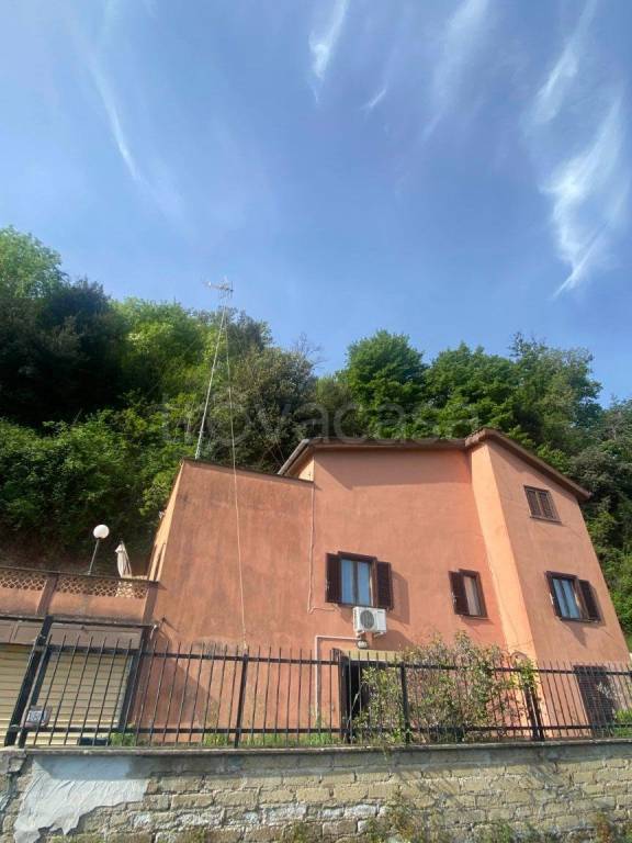 casa indipendente in vendita a Castelnuovo di Porto in zona Vallelinda