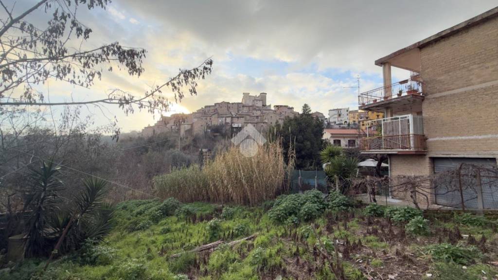 terreno edificabile in vendita a Castelnuovo di Porto