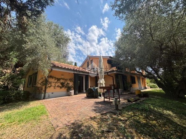 casa indipendente in vendita a Castelnuovo di Porto in zona Vallelinda