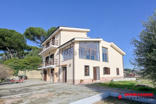 casa indipendente in vendita a Castelnuovo di Porto