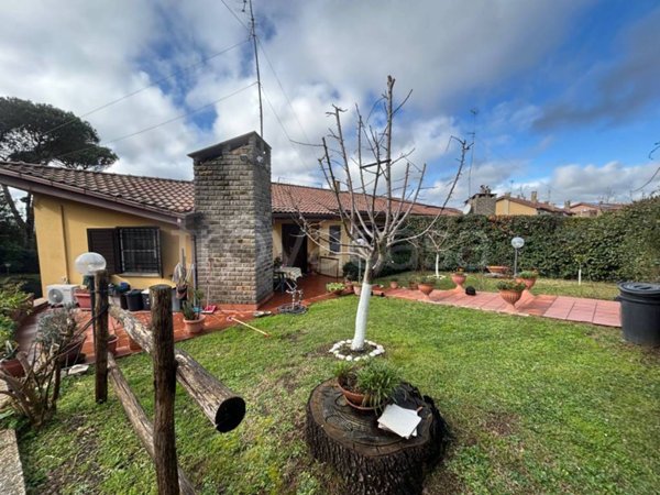 casa indipendente in vendita a Castelnuovo di Porto