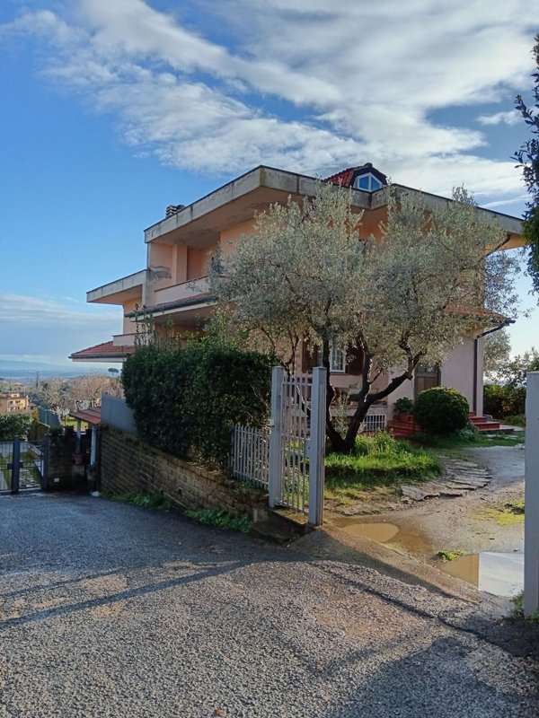 casa indipendente in vendita a Castelnuovo di Porto