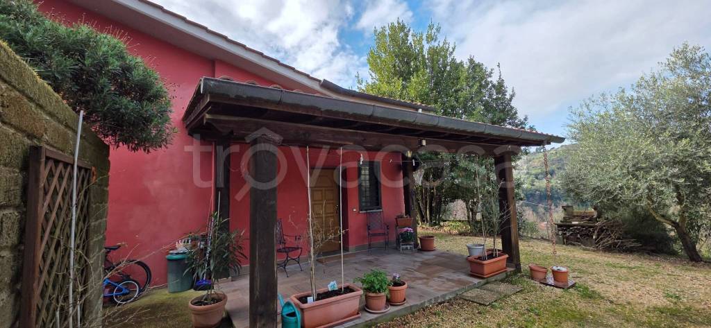 casa indipendente in vendita a Castelnuovo di Porto