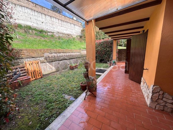 casa indipendente in vendita a Castelnuovo di Porto