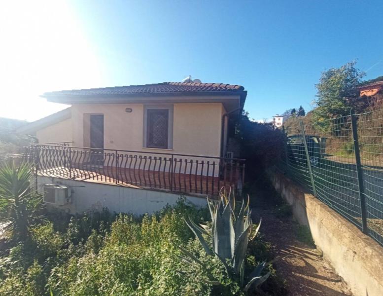 casa indipendente in vendita a Castelnuovo di Porto